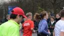 medewerker van kncv in CPC loop den haag 2024 met T-shirt "Running for Breath"